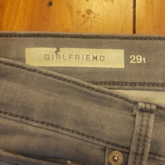 GAP Women's Girlfriend Gray Tapered Jean - Size 8/29 - Picture 5 of 12